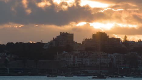 4k-Großer-Sonnenuntergang-über-Cascais