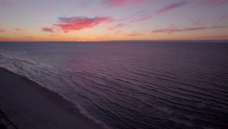 Nach-Sonnenuntergang-über-Dem-Strand-Von-Krynica-Morska,-Polen