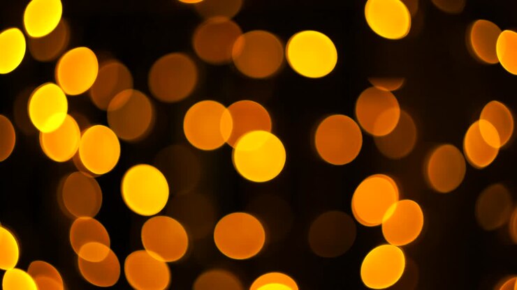 natale multicolore astratto bokeh splendidamente lampeggiante su uno sfondo scuro fuori foco