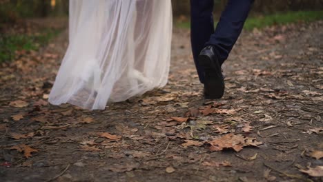 bride and groom walking in the park 01