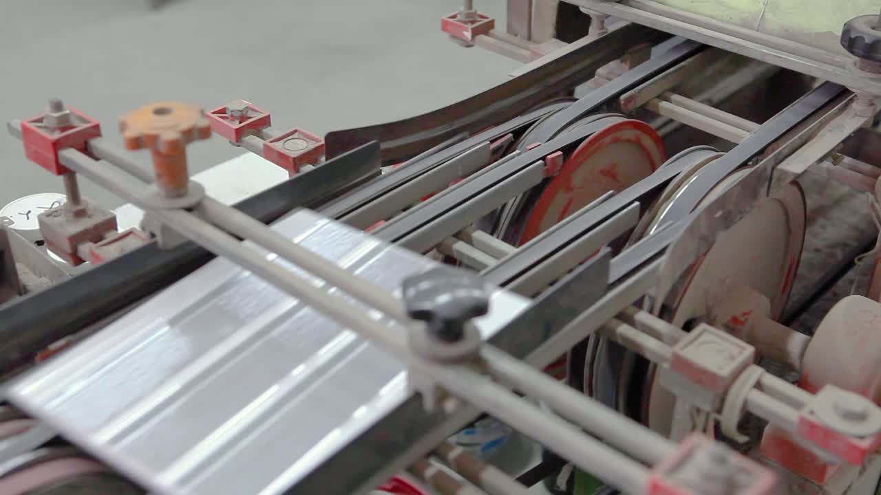 세라믹 타일을 사용한 생산 라인