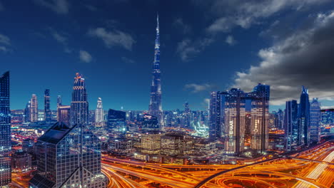 dubai de noche, horizonte, vista nocturna del paisaje urbano, rascacielos, edificios, hotel burj khalifa, efecto de reemplazo de cielo de lapso de tiempo, cinemagraph