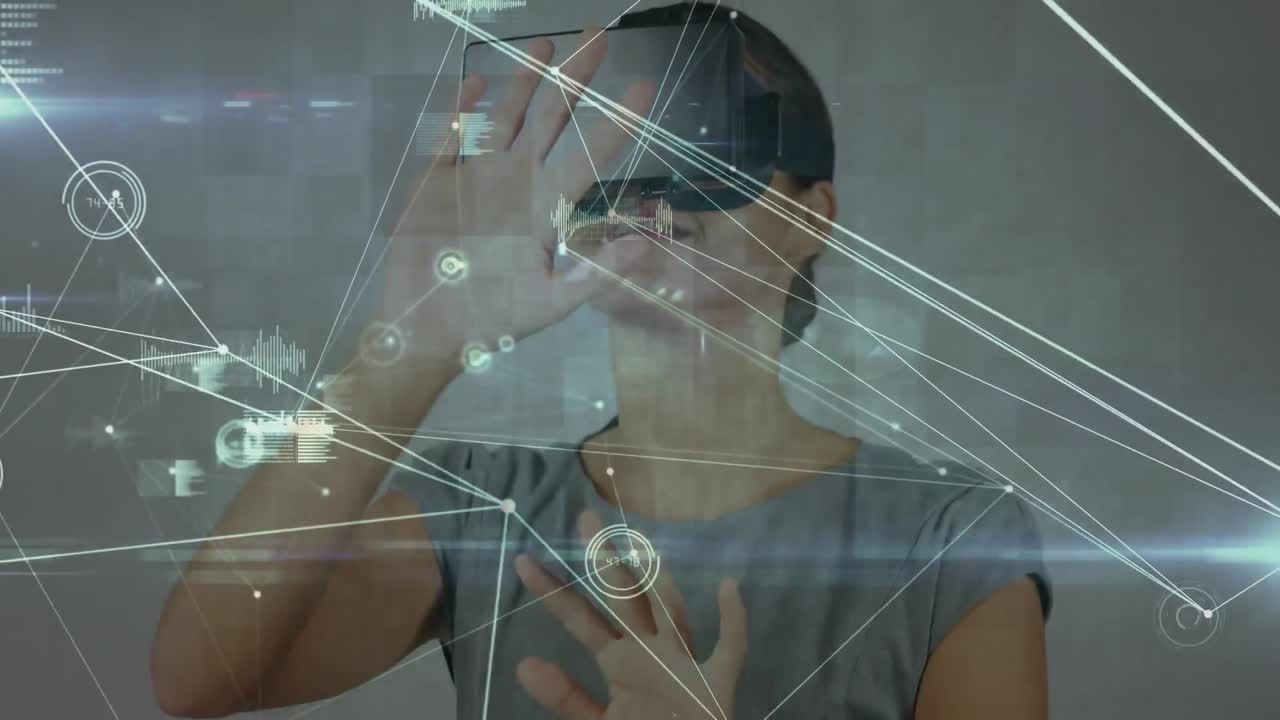 animación de la red de conexiones sobre mujer de negocios con auriculares vr