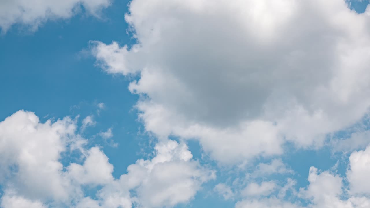 아름 다운 흐린 하늘