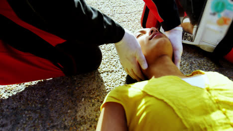 Paramedics-examining-injured-girl