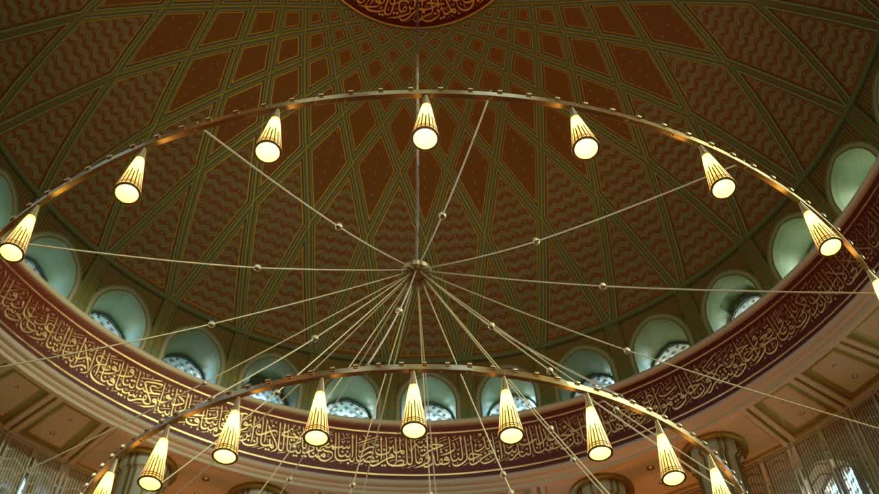 터키 이스탄불에 있는 타크시미 광장의 새로운 모스크.