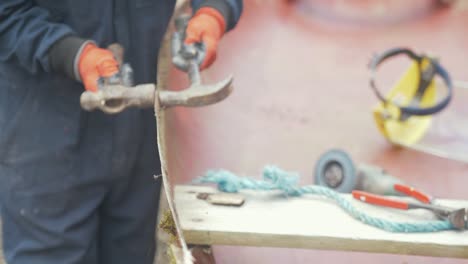 Removing-rusted-screws-from-fiberglass-canoe-gunwale