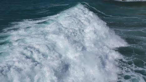 Foamy-Waves-Crawling-Over-The-Shoreline-Of-Praia-de-Valcovo,-Municipality-of-Arteixo,-A-Coruña,-Spain