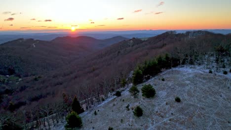 Amanecer-En-La-Montaña-Blue-Ridge-En-Los-Apalaches-Cerca-De-Boone-Carolina-Del-Norte