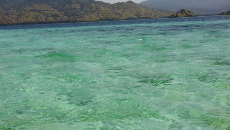 Ocean,-Pink-Sand-Beach,-Indonesia,-Boats,-Slow-Motion,-HD,-Left-To-Right-Pan