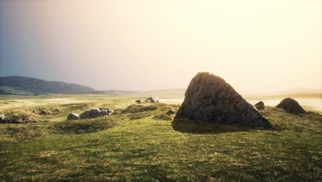 Valle-De-Montaña-Durante-El-Amanecer-De-Verano