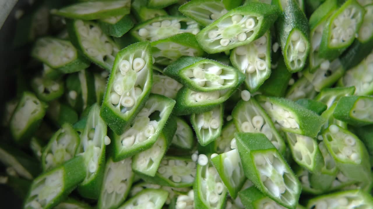 okra en rodajas