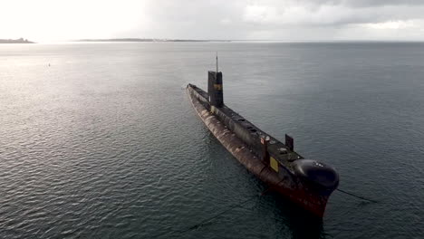 hmas otama es un viejo submarino fuera de servicio