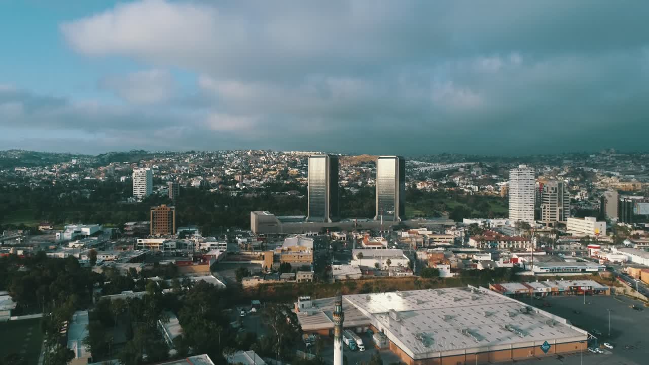 Ripresa aerea dello skyline della città di Tijuana al mattino.
