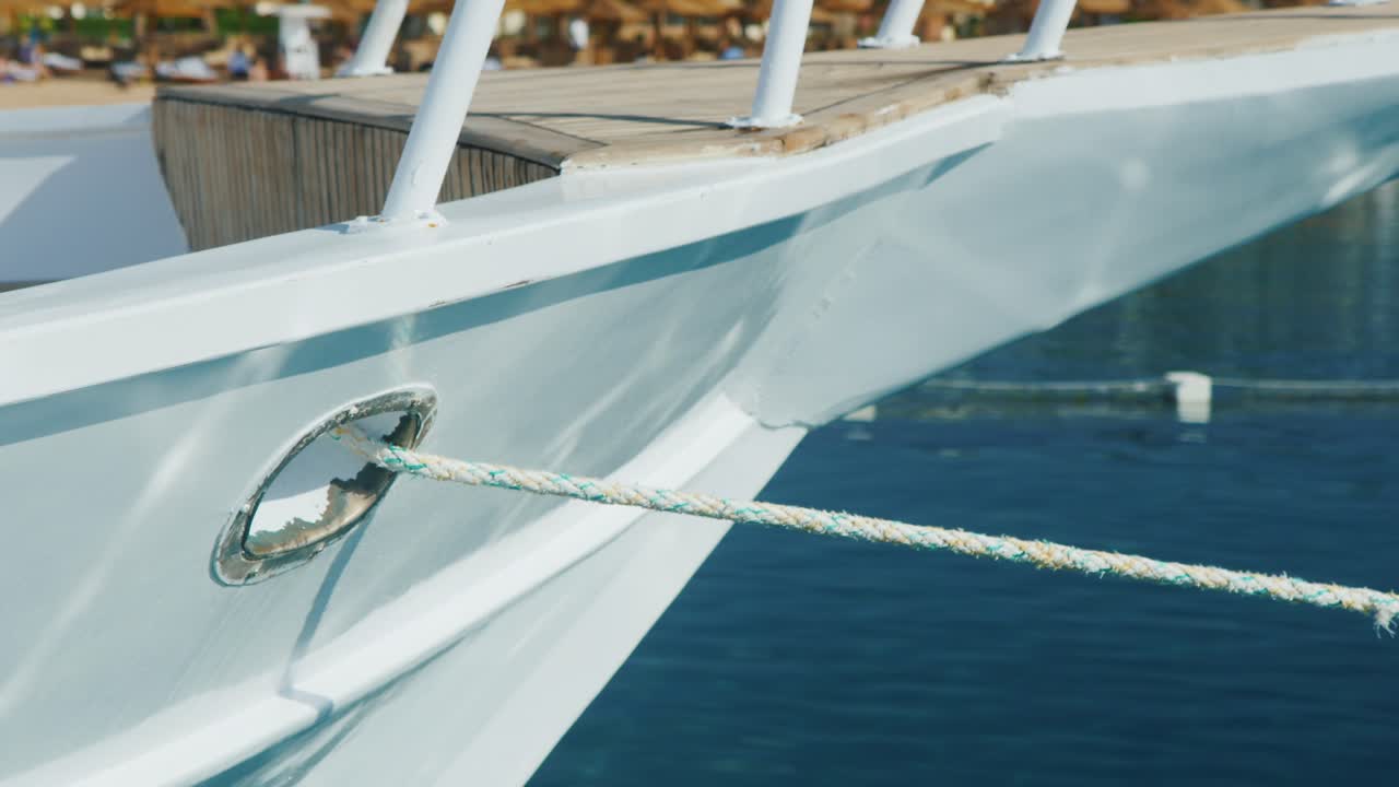 하늘 배경에 코 보트