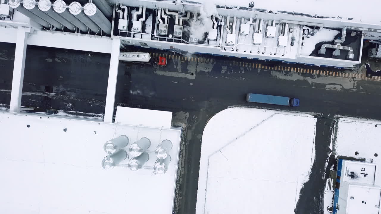 겨울에 산업 시설의 공중 사진