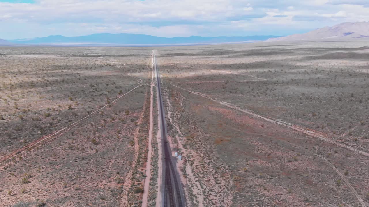 drone volando sobre el desierto en estados unidos, hermosa vista aérea del paisaje