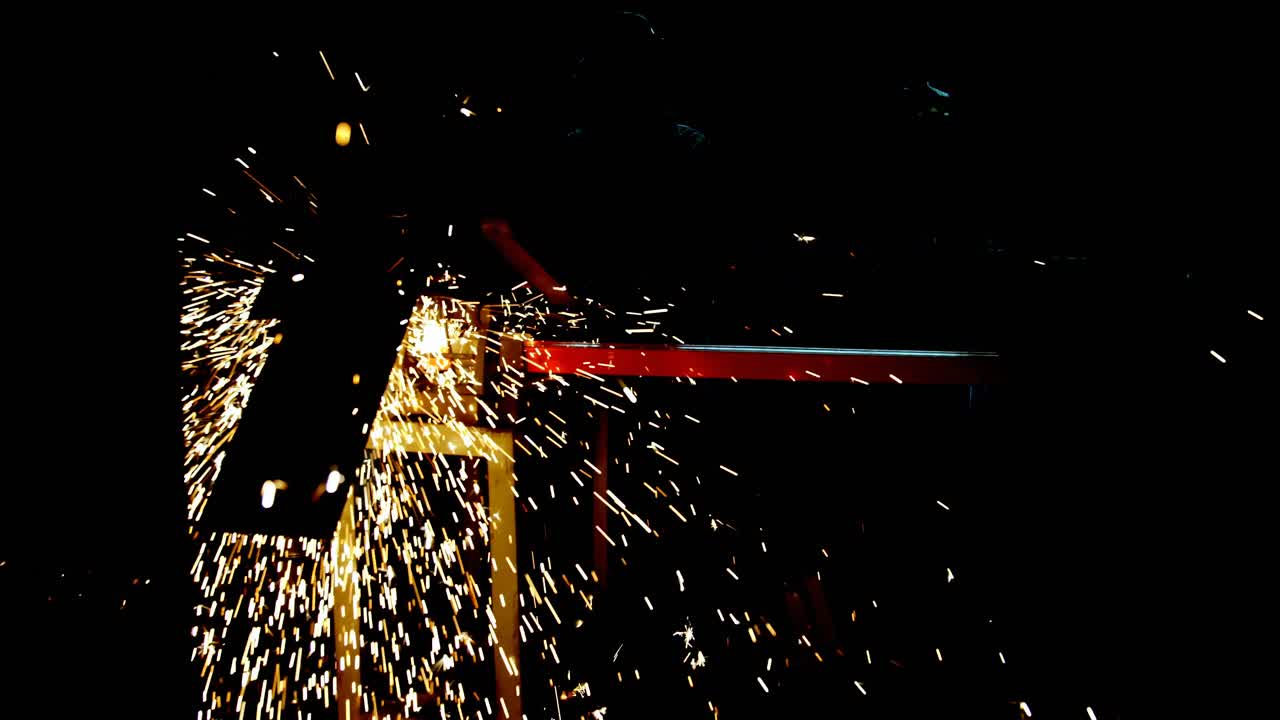 금속 절단 기계와 불 반 ⁇ 이는 4k