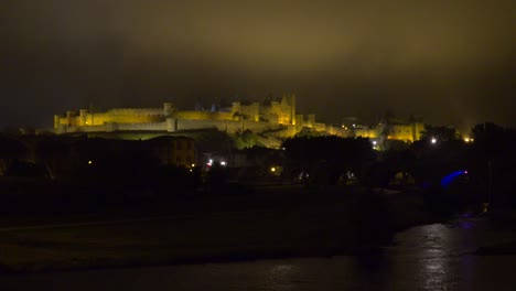 El-Hermoso-Fuerte-Carcassone-En-El-Sur-De-Francia-En-La-Noche-2