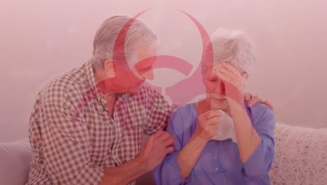 signo de peligro para la salud sobre una mujer mayor triste en el fondo.