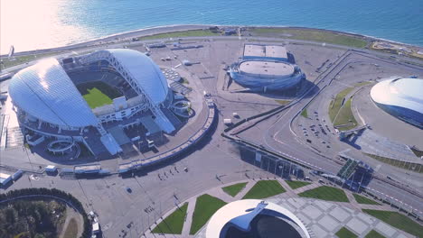 vista aérea del complejo deportivo y de carreras cerca de la costa