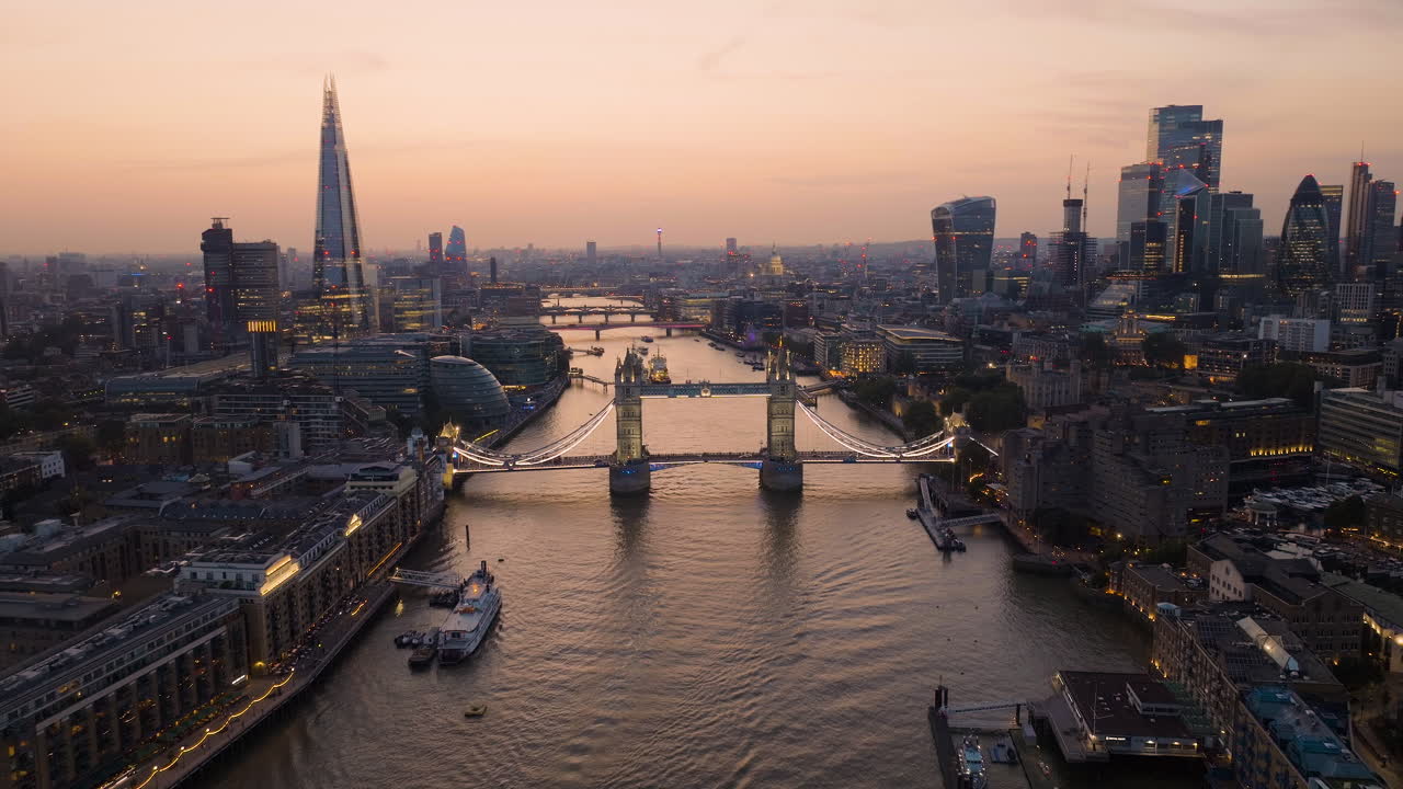 해질녘 런던 스카이라인
