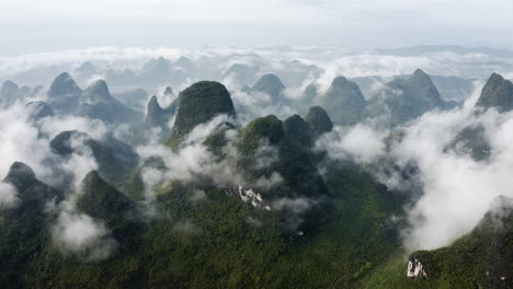 Increíble-Paisaje-De-Montaña-Kárstica,-Alta-Vista-Aérea