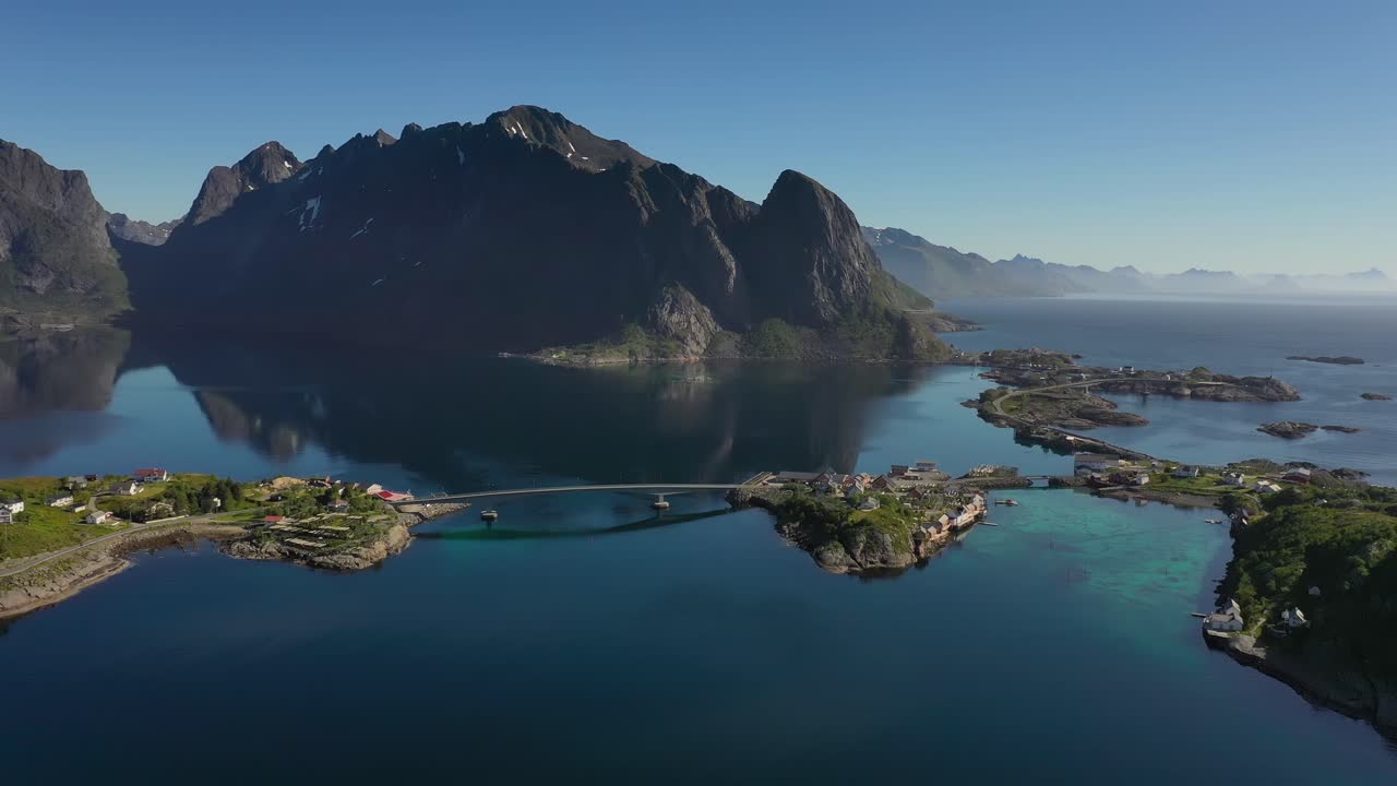reine lofoten es un archipiélago en el condado de nordland, noruega.