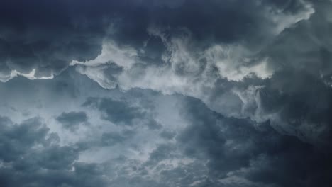 nubes oscuras en movimiento oscurecen el cielo, tormenta