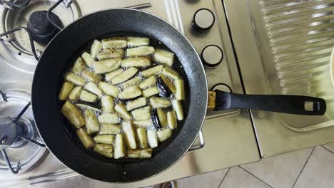 Cooking-pan-fried-vegetarian-eggplant-in-vegetable-oil