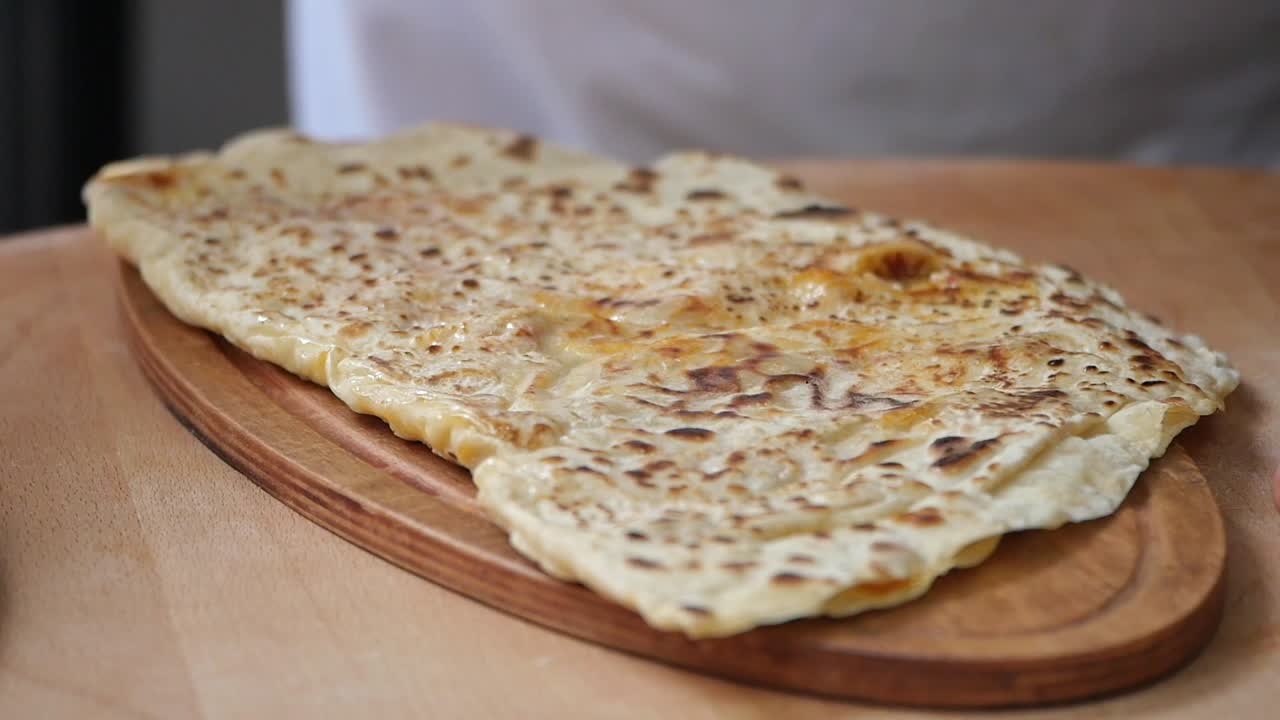 preparación de gozleme turco
