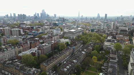Drone-Aéreo-Panorama-Ciudad-Paisaje-De-Bloomsbury,-Distrito-Londinense-De-Camden