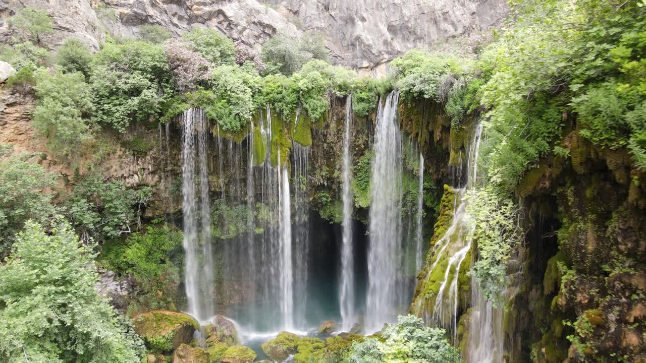 cascada de paisaje que fluye
