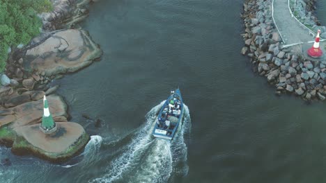 Small-fishing-boat-travels-through-the-Barra-Da-Lagoa-canal,-Santa-Catarina,-Florianópolis,-Brazil