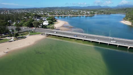 Vehicles-Traveling-At-Tallebudgera-Creek-Bridge-In-Gold-Coast,-Queensland,-Australia---Aerial-Pullback