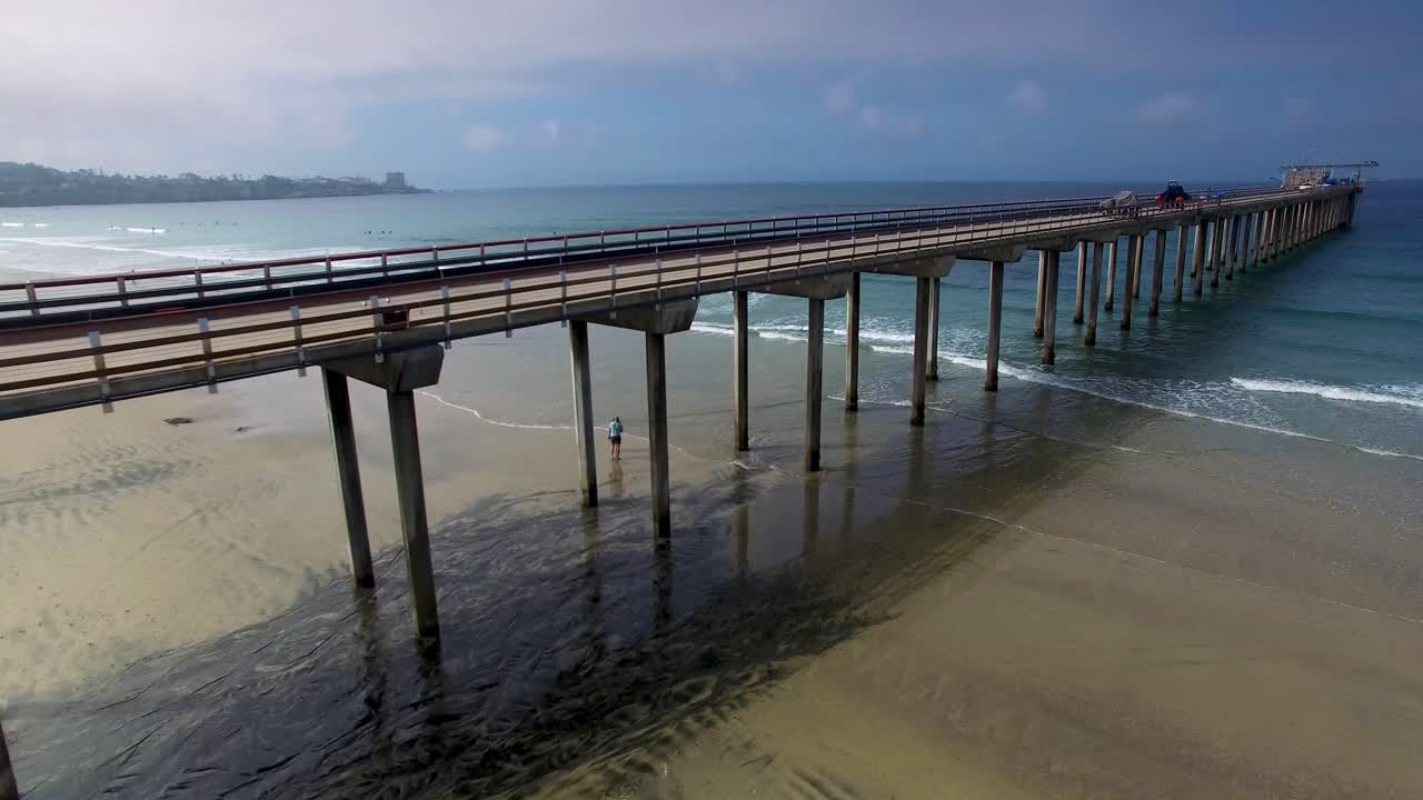 샌디에고 라홀라 스크립스 해양학 부두의 공중 상승