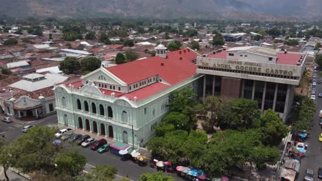 Nationaltheater-Und-Justizgebäude-In-Santa-Ana,-El-Salvador,-Luftaufnahmen