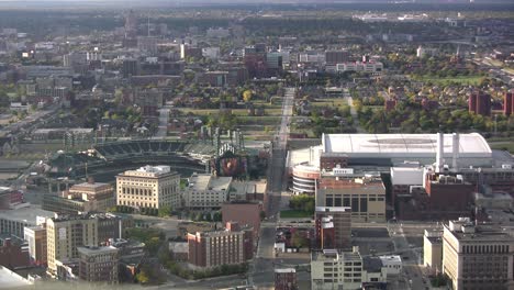 Vista-Aérea-De-Detroit-Con-Ford-Field-Y-Comerica-Park,-Michigan,-Estados-Unidos