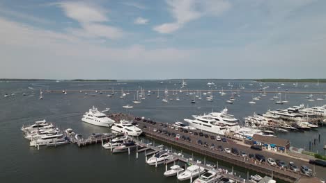 Yachts-and-sailboats-in-Long-Island-Sound,-New-York,-4K