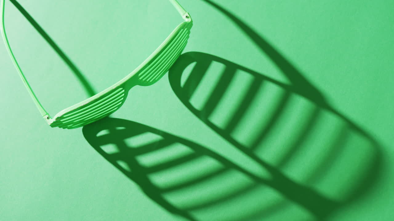 video de las gafas verdes de san patricio con espacio de copia en fondo verde