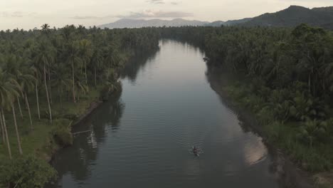 El-Paisaje-Pacífico-En-Filipinas-Con-Río-Tranquilo---Hermoso-Destino-Turístico---Toma-Aérea