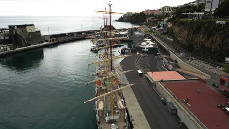 Sailors-On-Mast-Of-Tall-Ship-Docked-In-The-Harbour-Of-Funchal-In-Madeira-Island,-Portugal