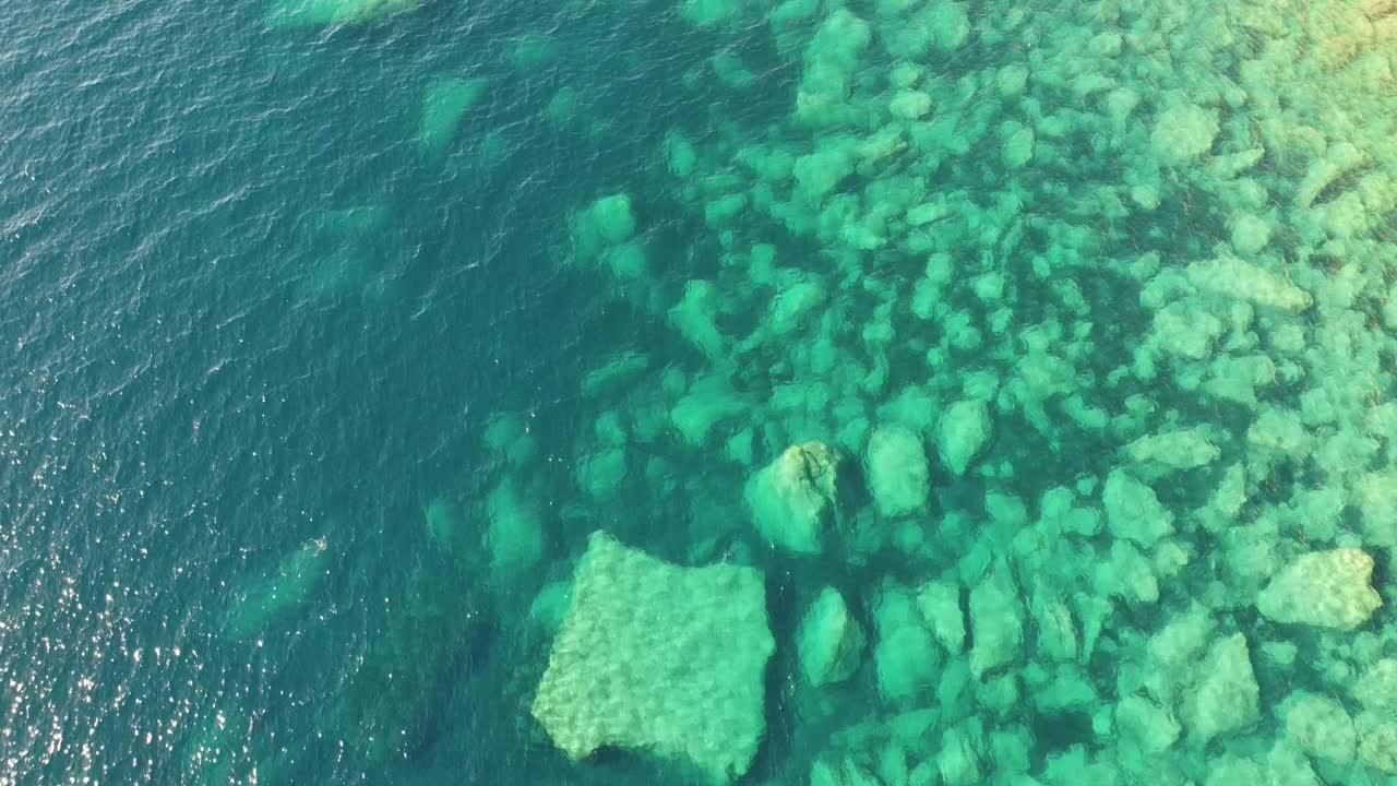 절벽 위에 우뚝 선 보니파시오의 도시를 드러내다