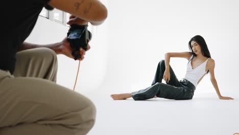 sesión de fotos de moda en el estudio