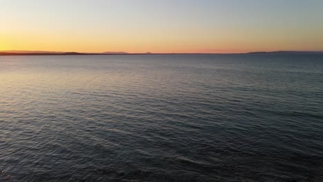 Vista-Romántica-De-La-Puesta-De-Sol-Sobre-La-Costa-Del-Sol---Queensland-Australia