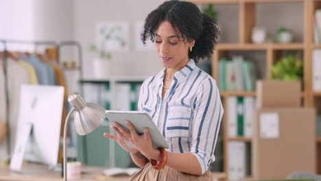 Mujer,-Oficina-Y-Tableta-Para-Comercio-Electrónico