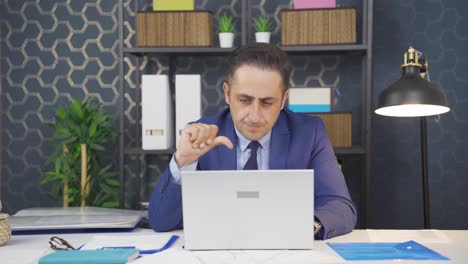 Businessman-working-on-laptop-unhappy-and-negative.