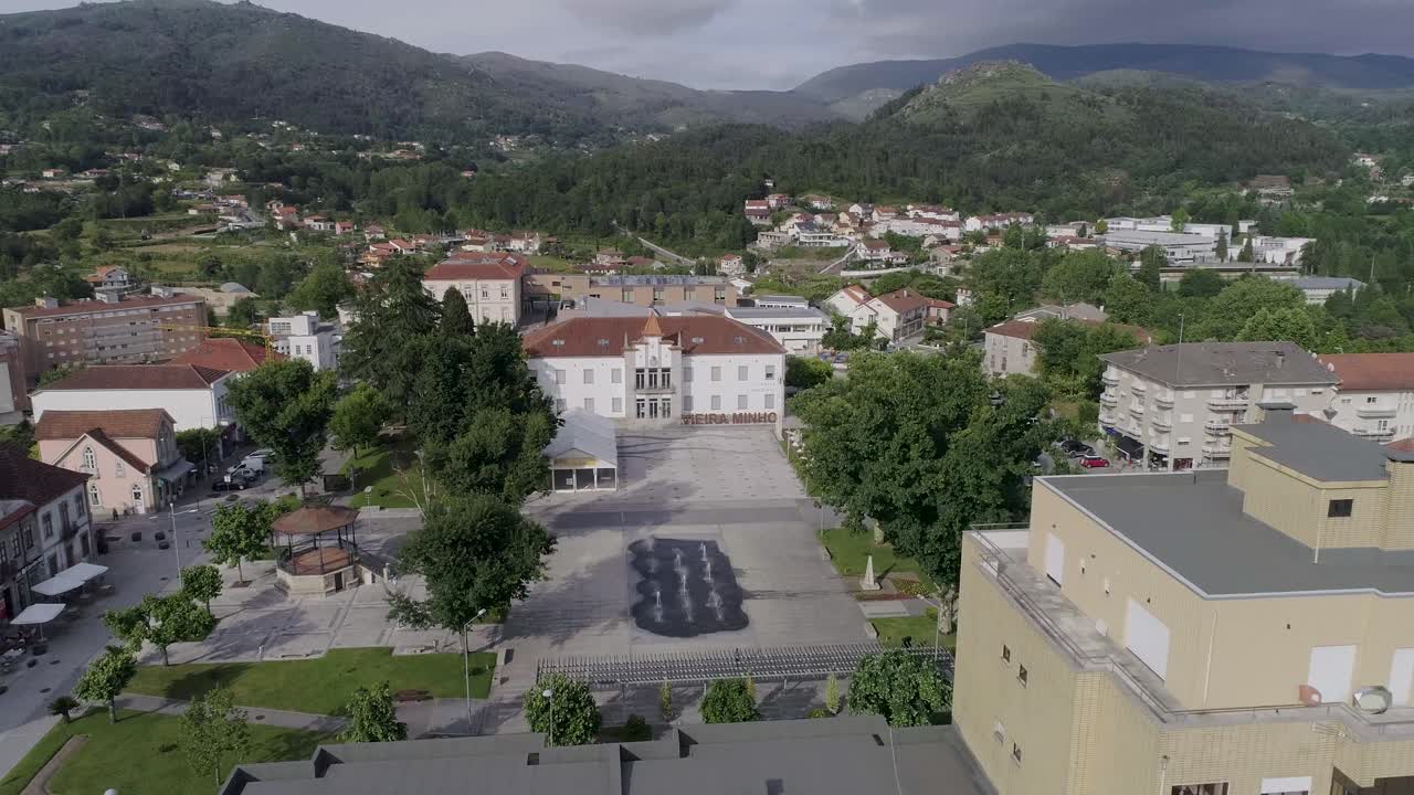 toma aérea de vieira do minho, centro de la ciudad, pequeña ciudad portuguesa en braga, al norte de portugal