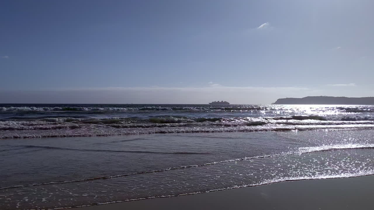 캘리포니아 라구나 비치 해안선의 향수를 불러일으키는 느낌, 와이드 샷