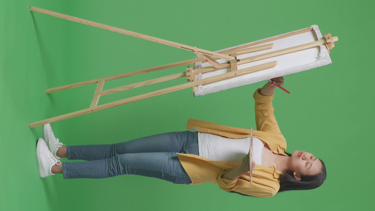 기둥 위 에 있는 여자 그림